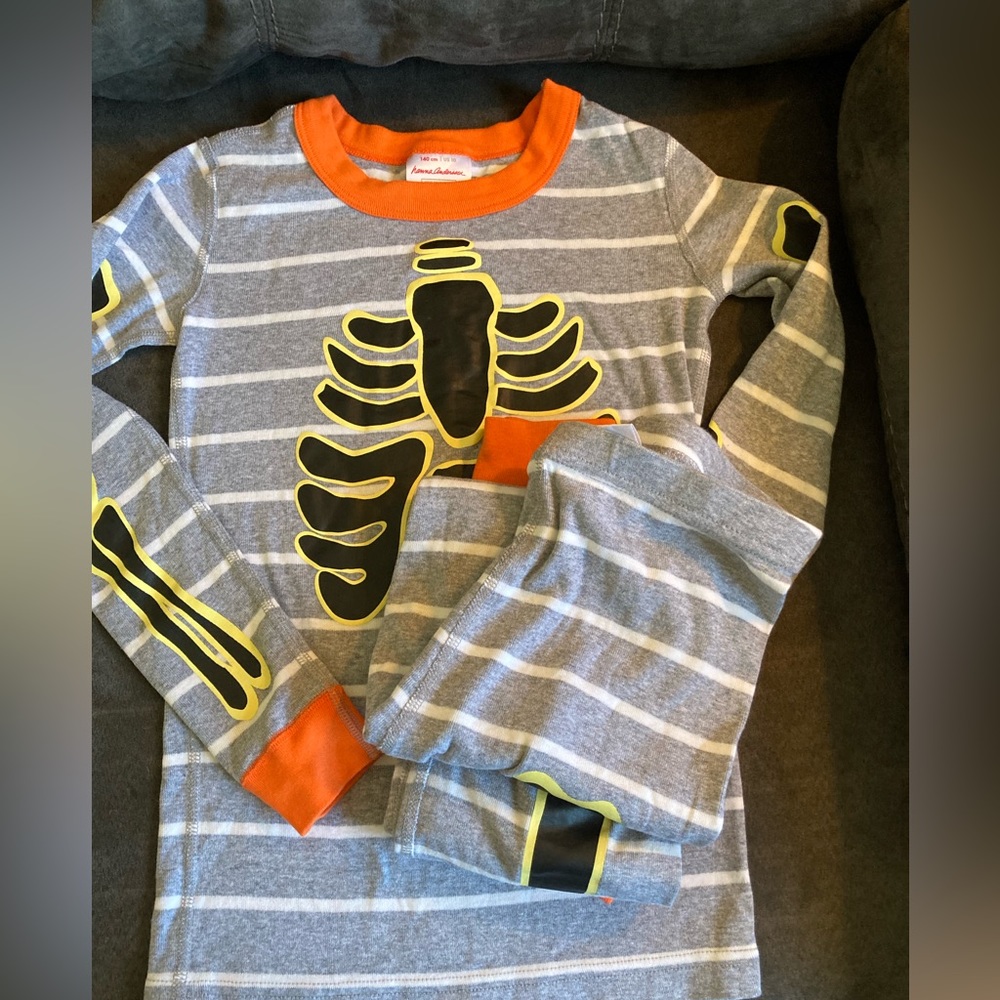 EUC almost new Hanna Andersson Bones and Stripes Jams. 10